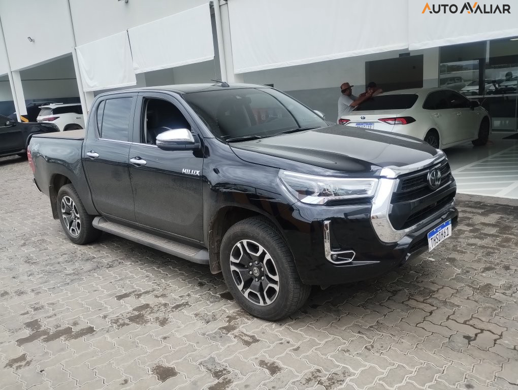 TOYOTA HILUX 2.8 D-4D TURBO DIESEL CD SRX 4X4 AUTOMÁTICO