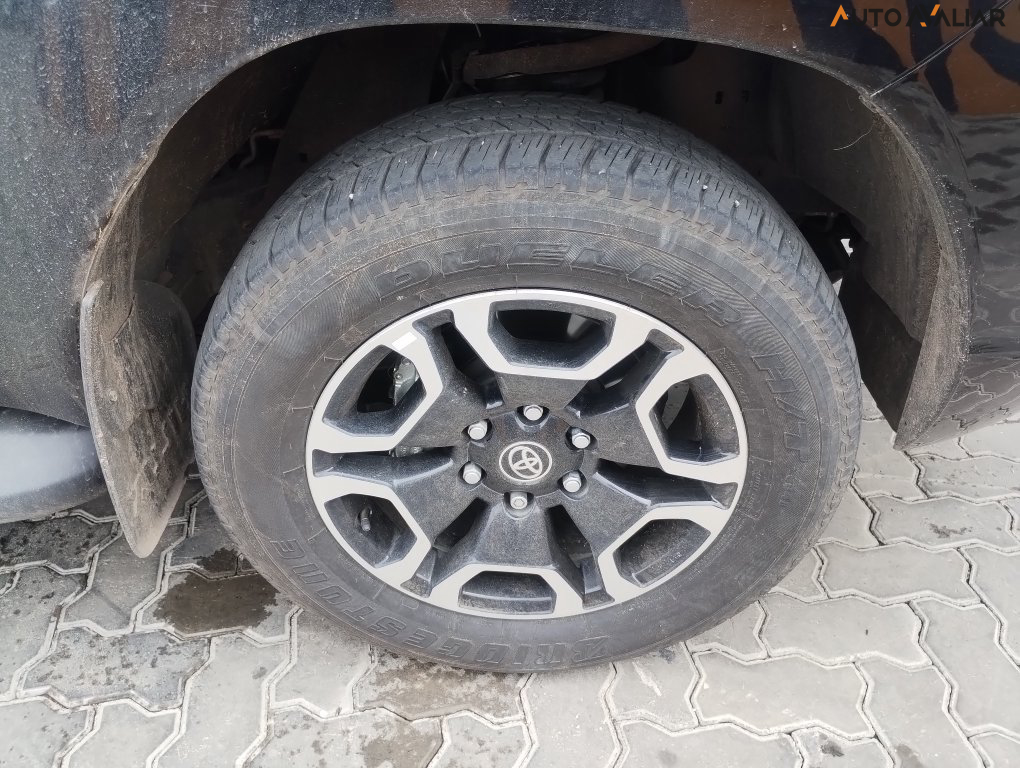 TOYOTA HILUX 2.8 D-4D TURBO DIESEL CD SRX 4X4 AUTOM&Aacute;TICO