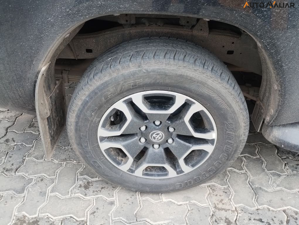 TOYOTA HILUX 2.8 D-4D TURBO DIESEL CD SRX 4X4 AUTOM&Aacute;TICO