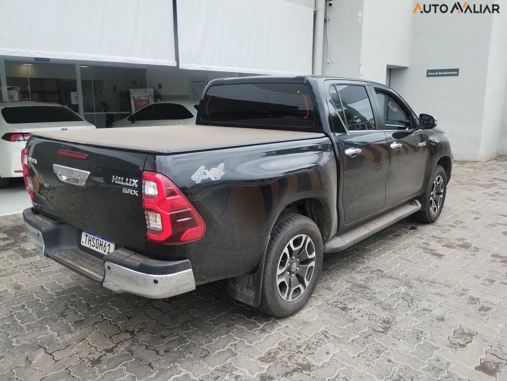 TOYOTA HILUX 2.8 D-4D TURBO DIESEL CD SRX 4X4 AUTOM&Aacute;TICO