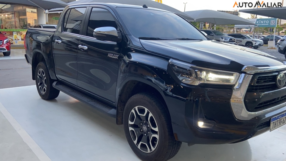 TOYOTA HILUX 2.8 D-4D TURBO DIESEL CD SRX 4X4 AUTOMÁTICO