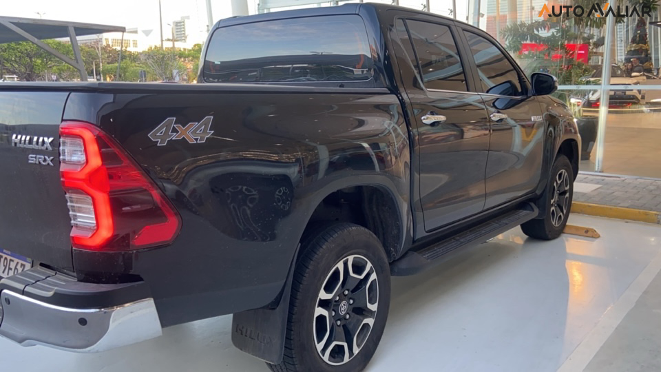 TOYOTA HILUX 2.8 D-4D TURBO DIESEL CD SRX 4X4 AUTOM&Aacute;TICO