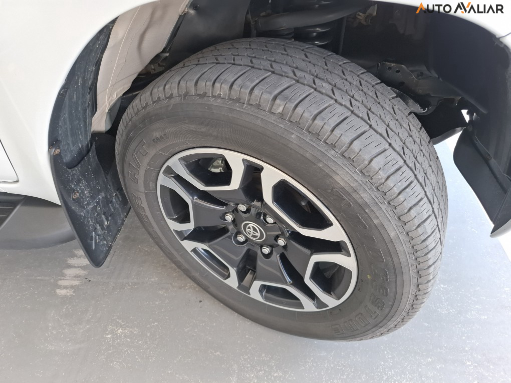 TOYOTA HILUX 2.8 D-4D TURBO DIESEL CD SRX 4X4 AUTOM&Aacute;TICO