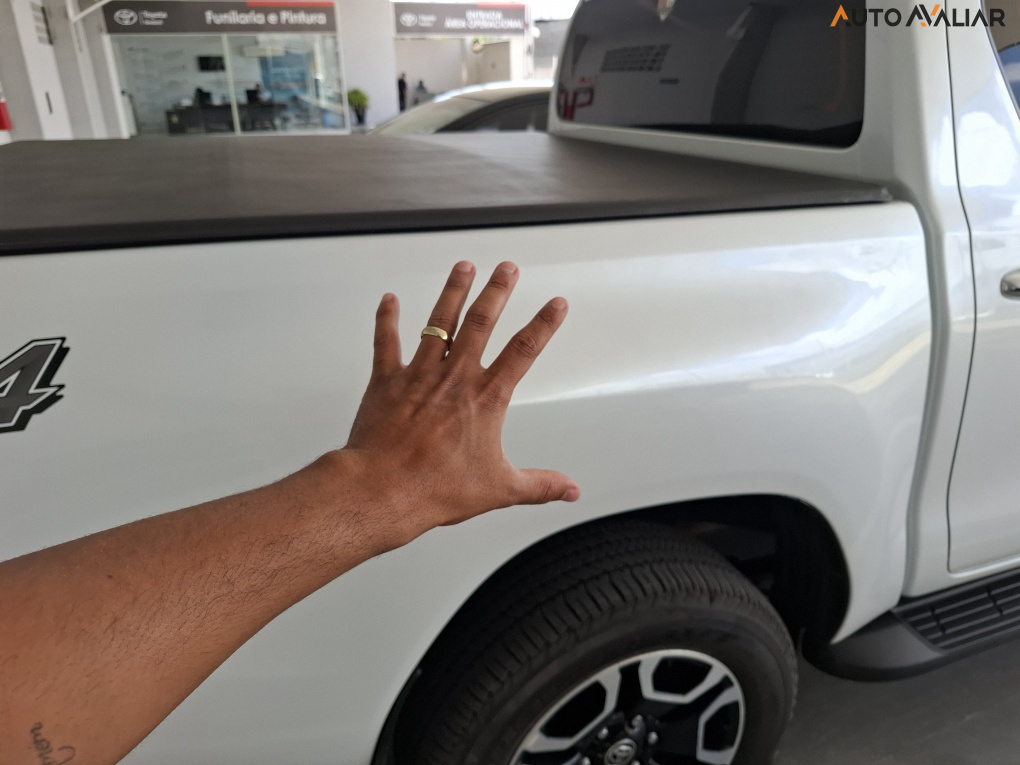 TOYOTA HILUX 2.8 D-4D TURBO DIESEL CD SRX 4X4 AUTOM&Aacute;TICO