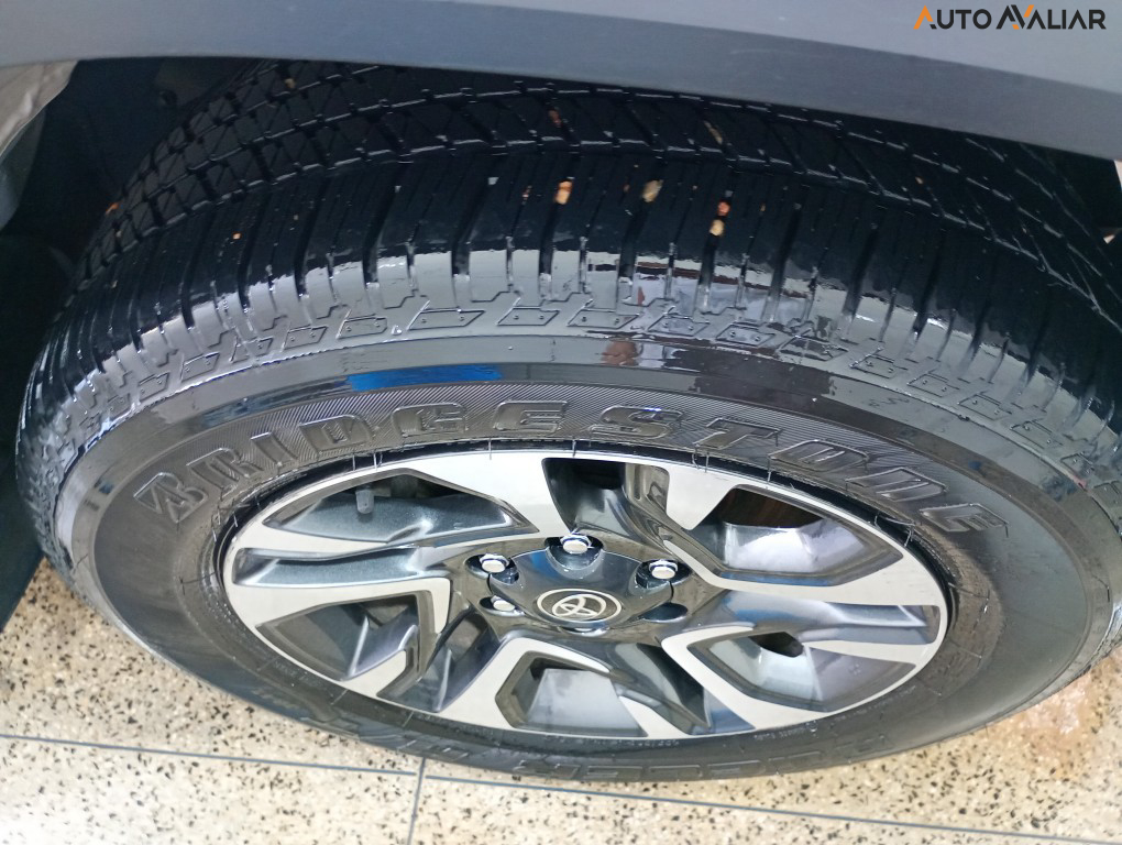 TOYOTA HILUX SW4 2.8 D-4D TURBO DIESEL SRX PLATINUM 7L 4X4 AUTOM&Aacute;TICO