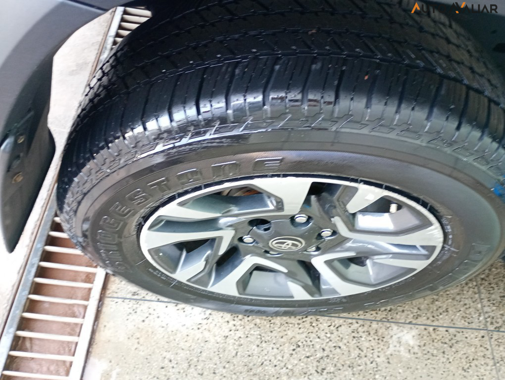 TOYOTA HILUX SW4 2.8 D-4D TURBO DIESEL SRX PLATINUM 7L 4X4 AUTOM&Aacute;TICO