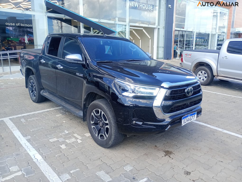 TOYOTA HILUX 2.8 D-4D TURBO DIESEL CD SRX 4X4 AUTOMÁTICO