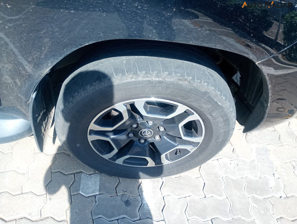 TOYOTA HILUX 2.8 D-4D TURBO DIESEL CD SRX 4X4 AUTOM&Aacute;TICO