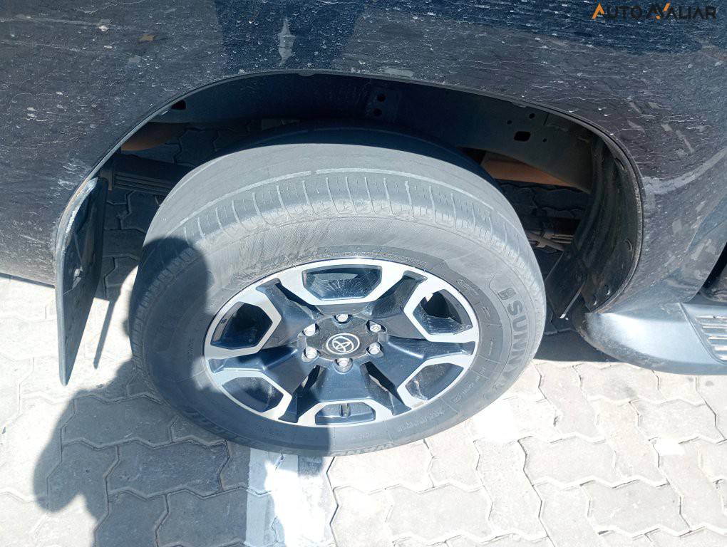 TOYOTA HILUX 2.8 D-4D TURBO DIESEL CD SRX 4X4 AUTOM&Aacute;TICO