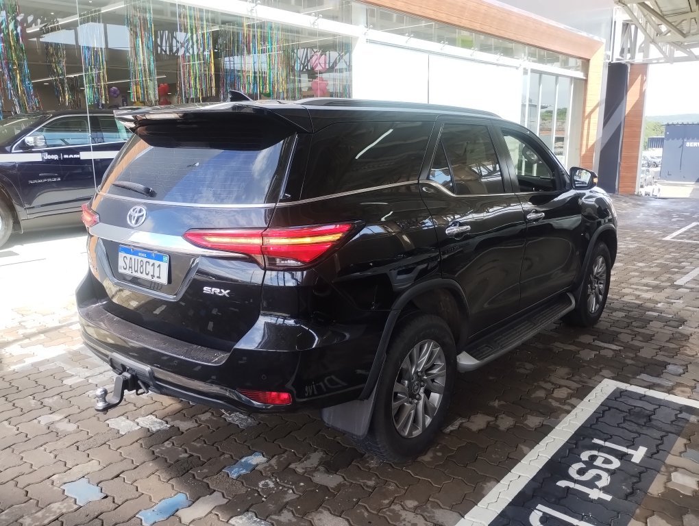 TOYOTA HILUX SW4 2.8 D-4D TURBO DIESEL SRX 7L 4X4 AUTOM&Aacute;TICO