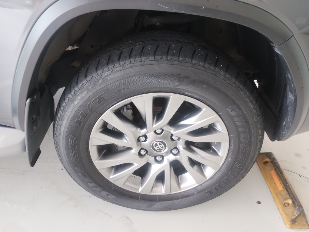 TOYOTA HILUX SW4 2.8 D-4D TURBO DIESEL SRX 7L 4X4 AUTOM&Aacute;TICO