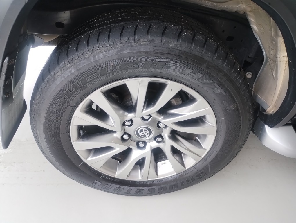 TOYOTA HILUX SW4 2.8 D-4D TURBO DIESEL SRX 7L 4X4 AUTOM&Aacute;TICO