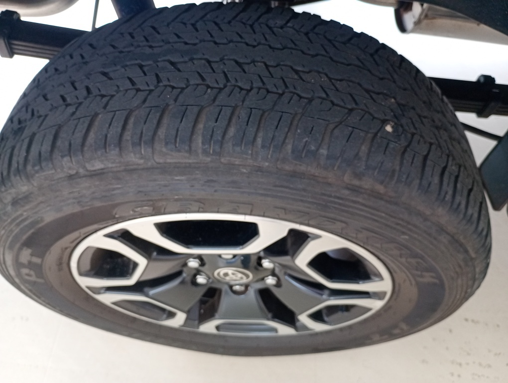 TOYOTA HILUX 2.8 D-4D TURBO DIESEL CD SRX PLUS 4X4 AUTOM&Aacute;TICO