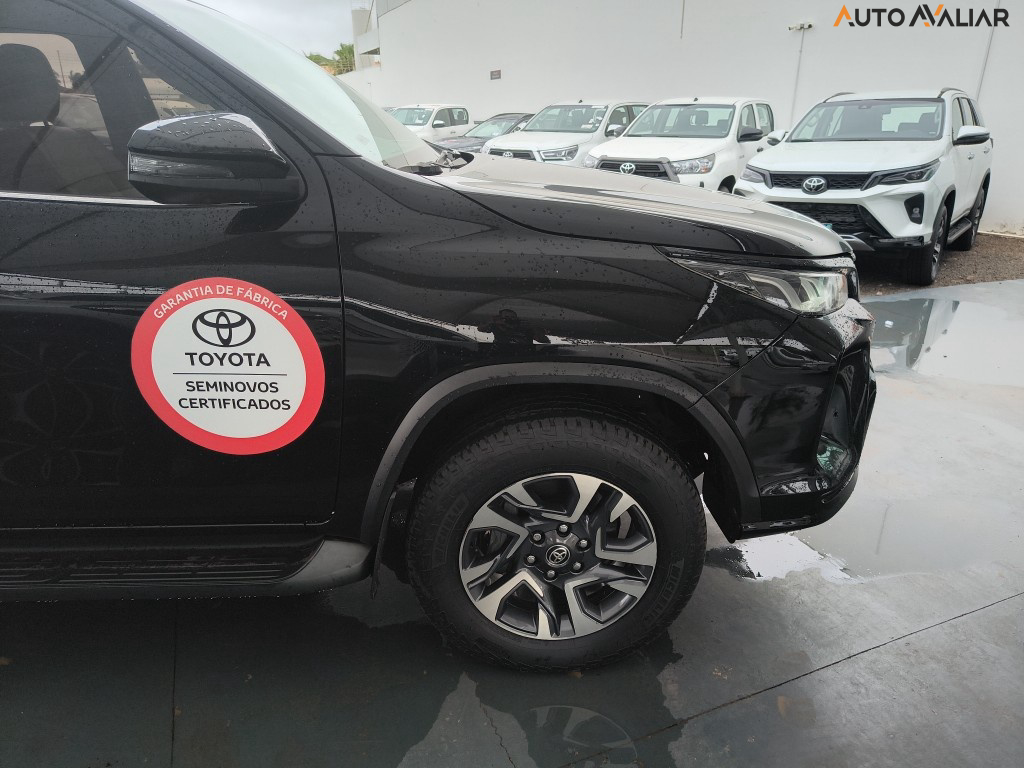 TOYOTA HILUX SW4 2.8 D-4D TURBO DIESEL DIAMOND 7L 4X4 AUTOM&Aacute;TICO