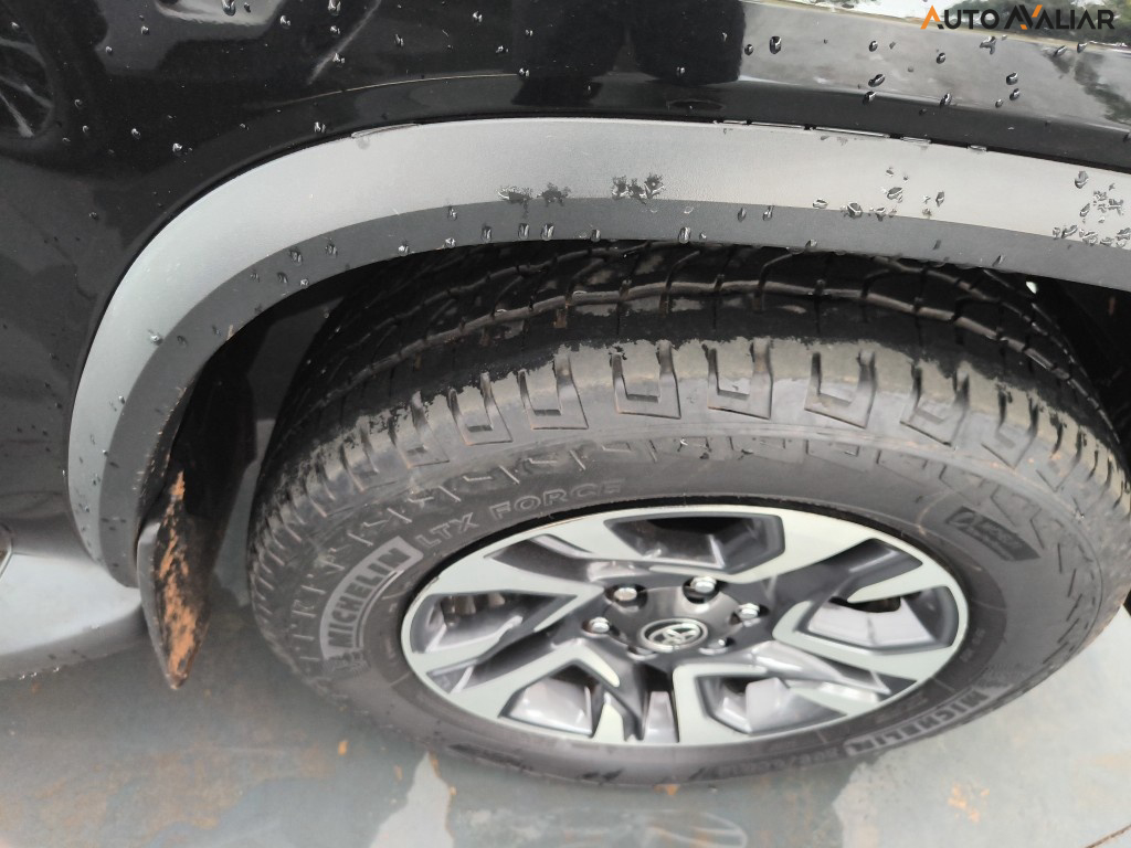 TOYOTA HILUX SW4 2.8 D-4D TURBO DIESEL DIAMOND 7L 4X4 AUTOM&Aacute;TICO