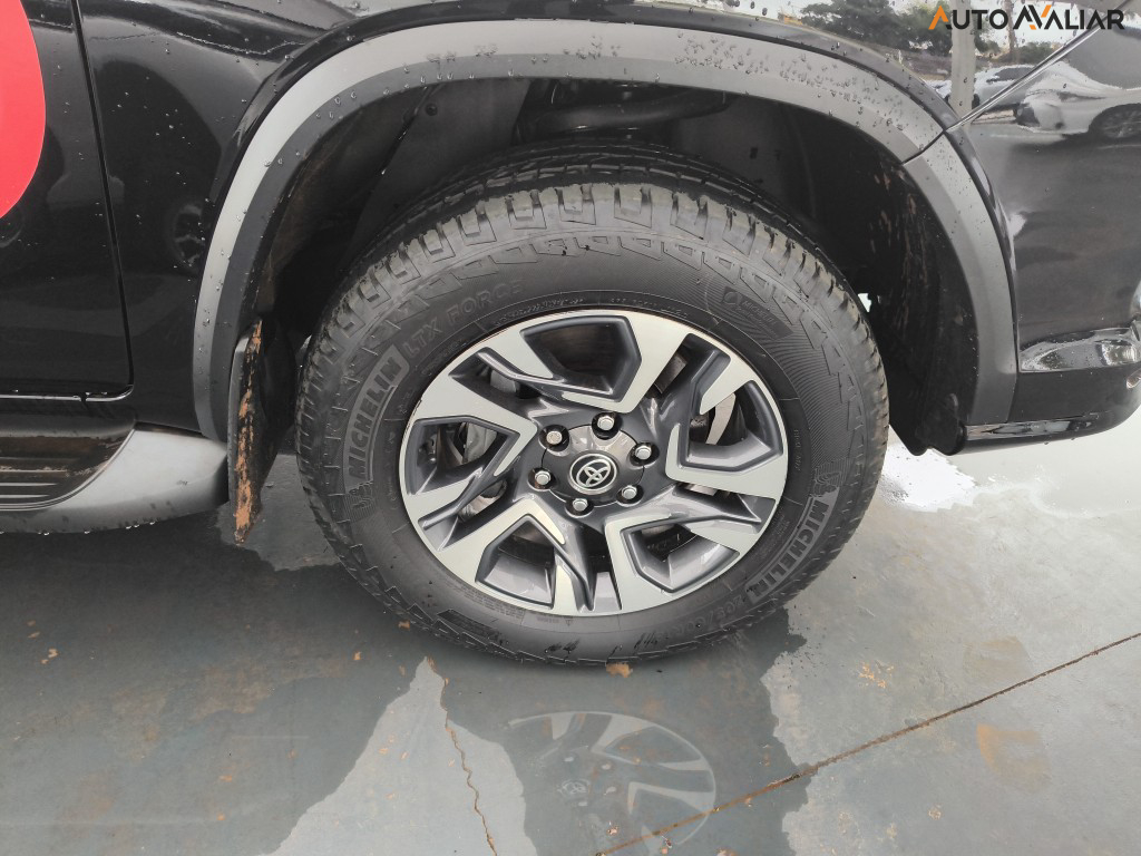 TOYOTA HILUX SW4 2.8 D-4D TURBO DIESEL DIAMOND 7L 4X4 AUTOM&Aacute;TICO