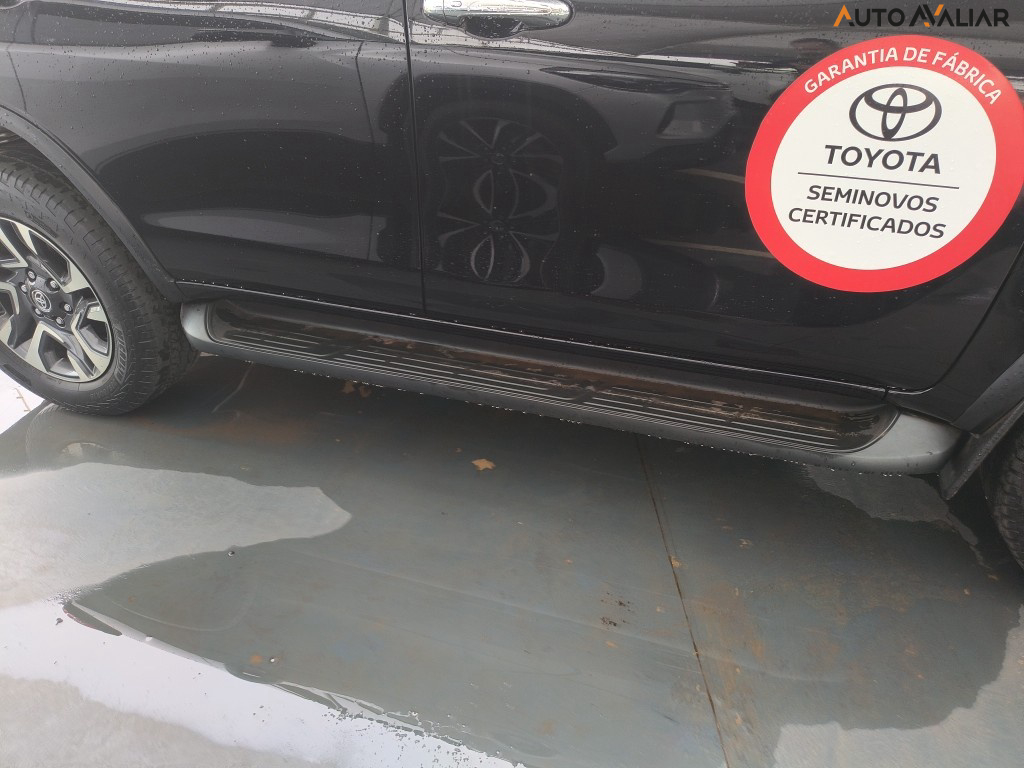 TOYOTA HILUX SW4 2.8 D-4D TURBO DIESEL DIAMOND 7L 4X4 AUTOM&Aacute;TICO