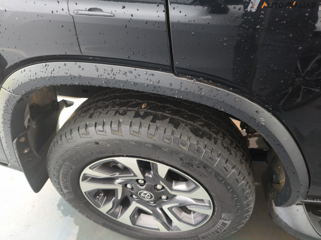 TOYOTA HILUX SW4 2.8 D-4D TURBO DIESEL DIAMOND 7L 4X4 AUTOM&Aacute;TICO