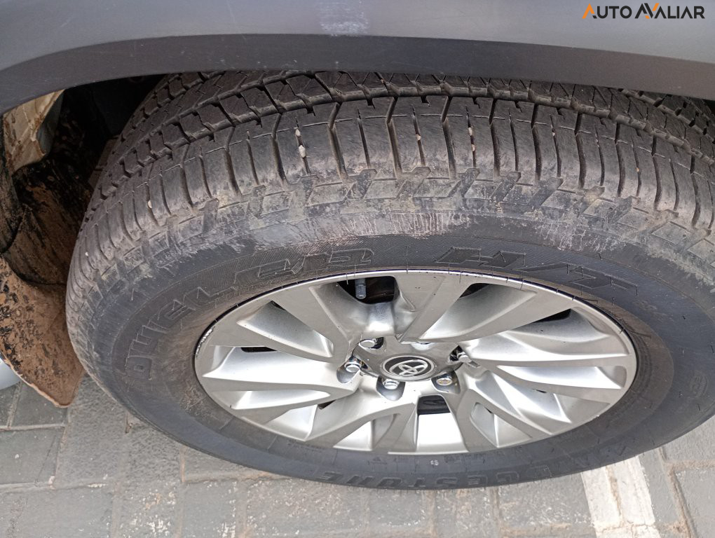 TOYOTA HILUX SW4 2.8 D-4D TURBO DIESEL SRX 7L 4X4 AUTOM&Aacute;TICO