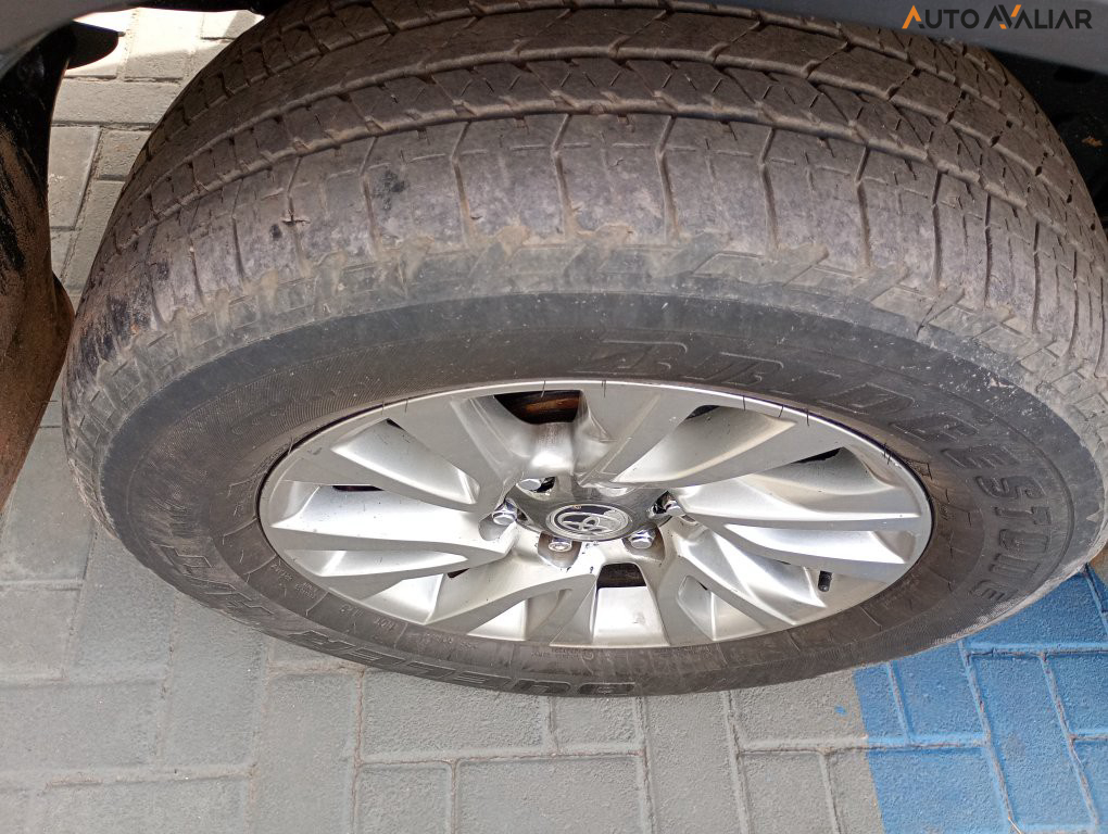 TOYOTA HILUX SW4 2.8 D-4D TURBO DIESEL SRX 7L 4X4 AUTOM&Aacute;TICO