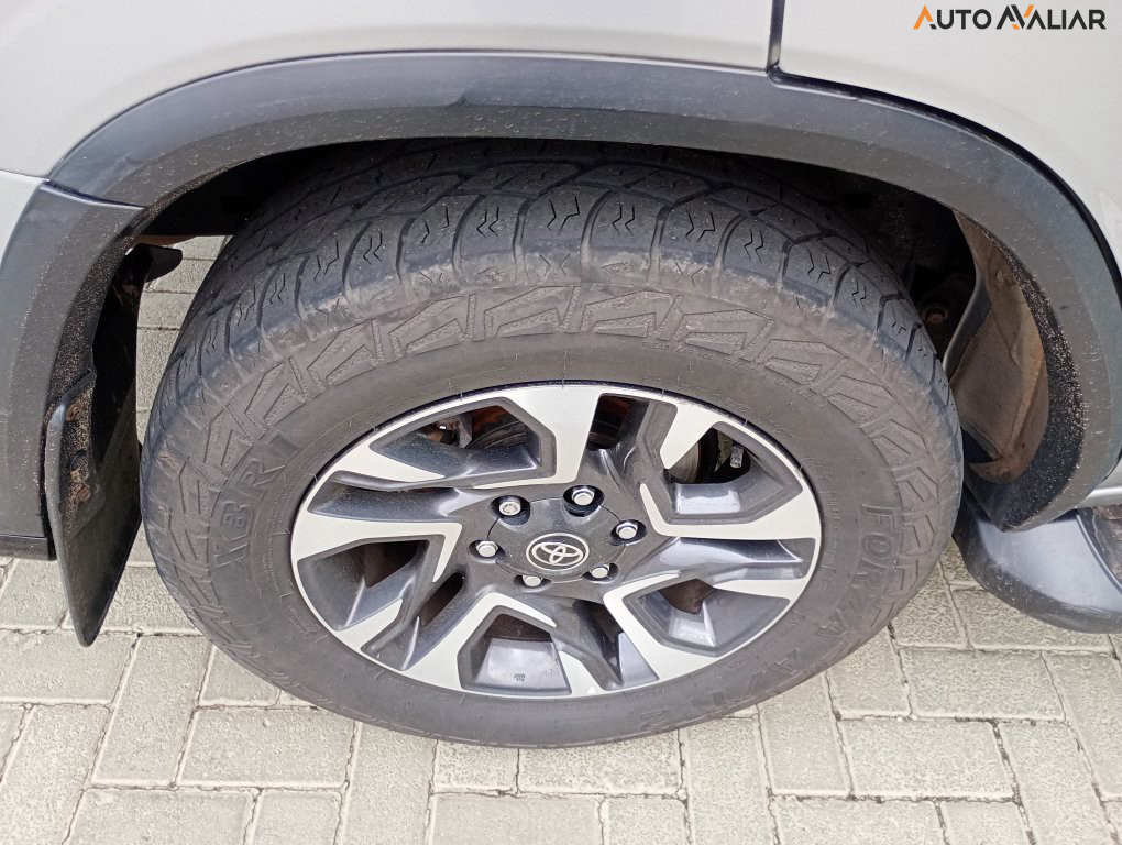 TOYOTA HILUX SW4 2.8 D-4D TURBO DIESEL SRX PLATINUM 7L 4X4 AUTOM&Aacute;TICO