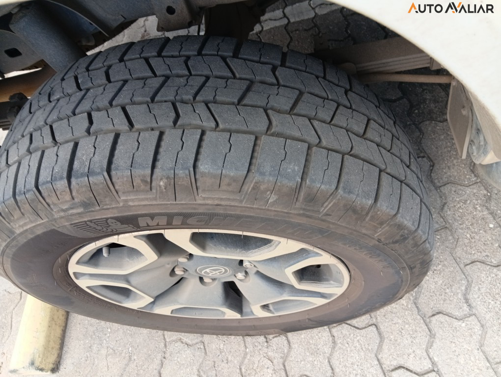 TOYOTA HILUX 2.8 D-4D TURBO DIESEL CD SRX 4X4 AUTOM&Aacute;TICO