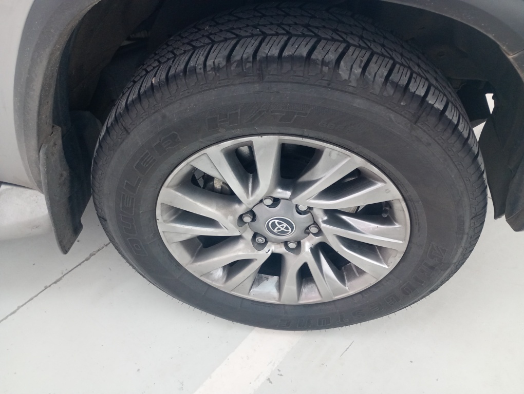 TOYOTA HILUX SW4 2.8 D-4D TURBO DIESEL SRX 7L 4X4 AUTOM&Aacute;TICO