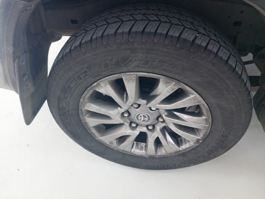 TOYOTA HILUX SW4 2.8 D-4D TURBO DIESEL SRX 7L 4X4 AUTOM&Aacute;TICO
