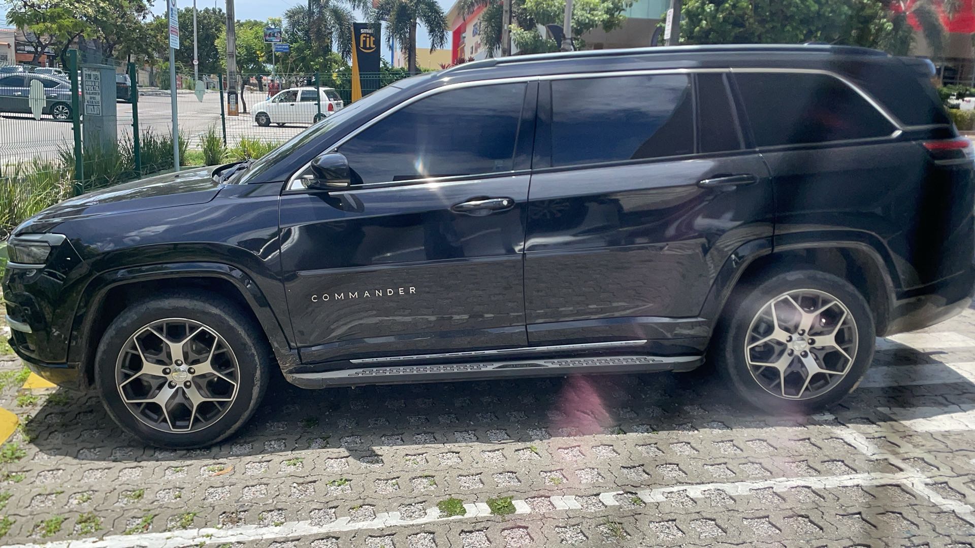 JEEP COMMANDER 2.0 TD380 TURBO DIESEL OVERLAND AT9