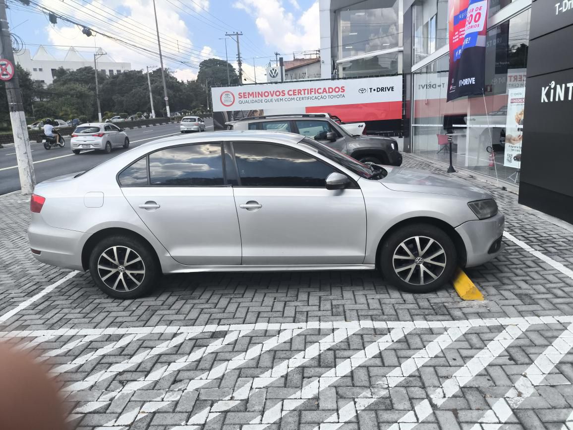 VOLKSWAGEN JETTA 2.0 COMFORTLINE FLEX 4P MANUAL