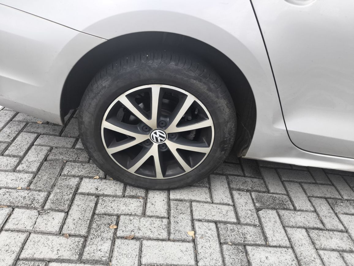 VOLKSWAGEN JETTA 2.0 COMFORTLINE FLEX 4P MANUAL