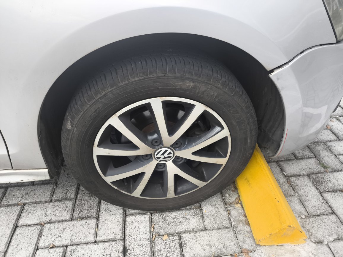 VOLKSWAGEN JETTA 2.0 COMFORTLINE FLEX 4P MANUAL