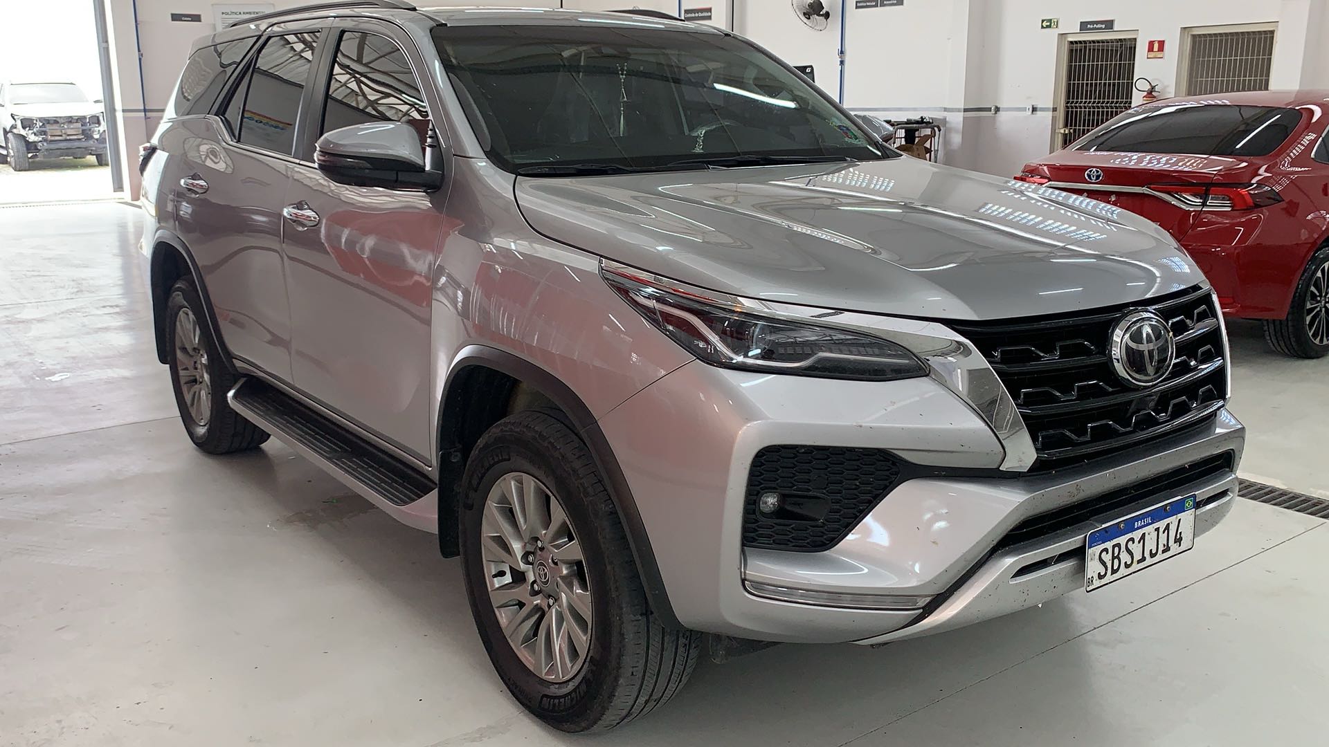TOYOTA HILUX SW4 2.8 D-4D TURBO DIESEL SRX 7L 4X4 AUTOMÁTICO