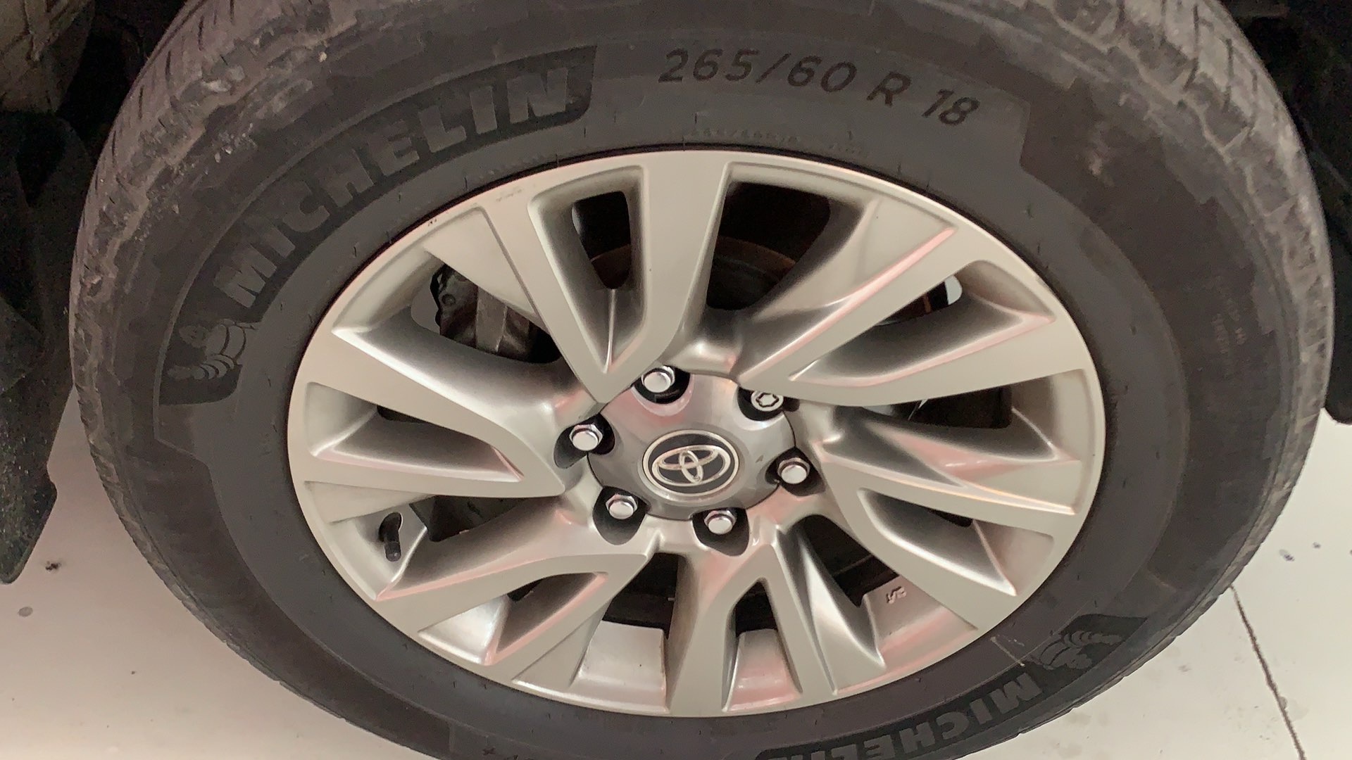 TOYOTA HILUX SW4 2.8 D-4D TURBO DIESEL SRX 7L 4X4 AUTOM&Aacute;TICO
