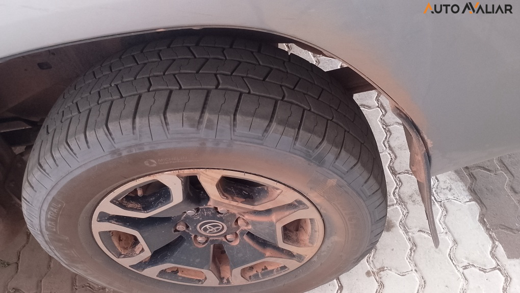 TOYOTA HILUX 2.8 D-4D TURBO DIESEL CD SRX 4X4 AUTOM&Aacute;TICO