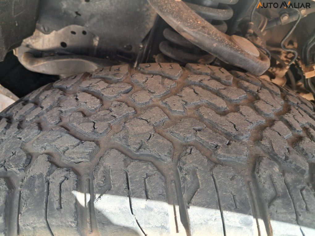 TOYOTA HILUX 2.8 POWER PACK 4X4 CD 16V DIESEL 4P MANUAL