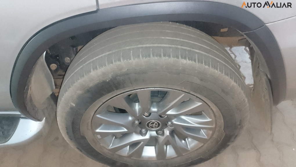 TOYOTA HILUX SW4 2.8 D-4D TURBO DIESEL SRX 4X4 AUTOM&Aacute;TICO