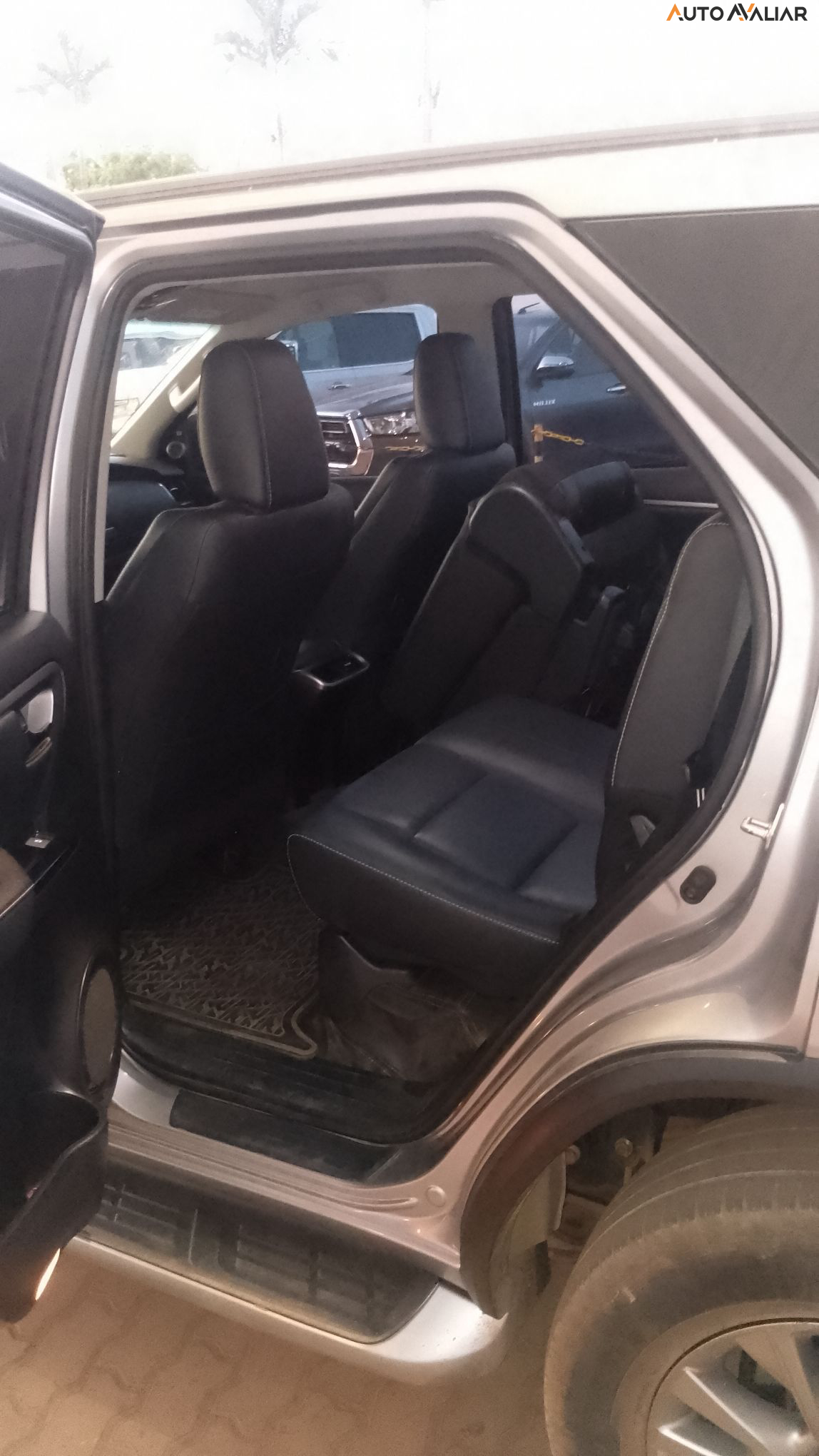 TOYOTA HILUX SW4 2.8 D-4D TURBO DIESEL SRX 4X4 AUTOM&Aacute;TICO