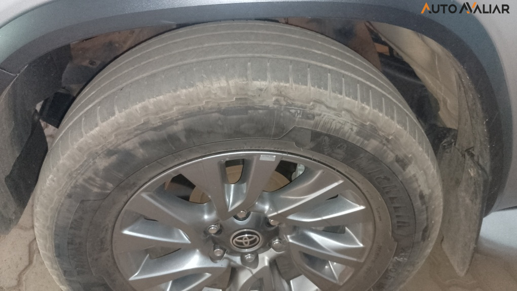 TOYOTA HILUX SW4 2.8 D-4D TURBO DIESEL SRX 4X4 AUTOM&Aacute;TICO