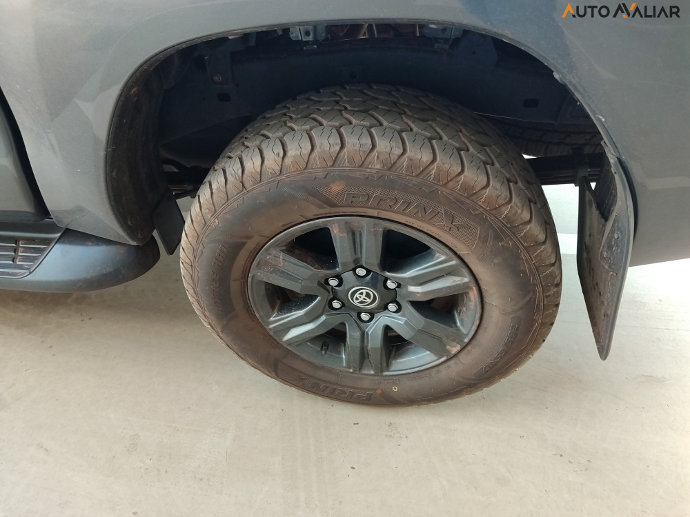 TOYOTA HILUX 2.8 D-4D TURBO DIESEL CD SR 4X4 AUTOM&Aacute;TICA