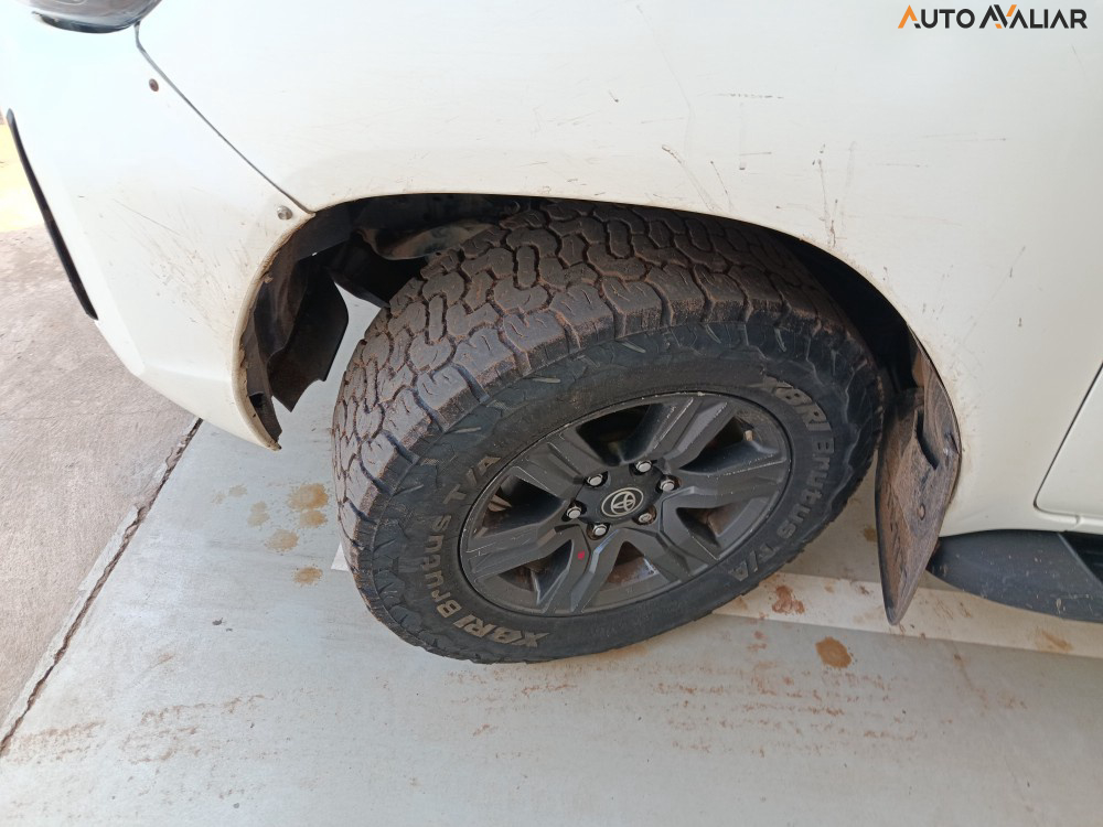 TOYOTA HILUX 2.8 D-4D TURBO DIESEL CD SR 4X4 AUTOM&Aacute;TICO