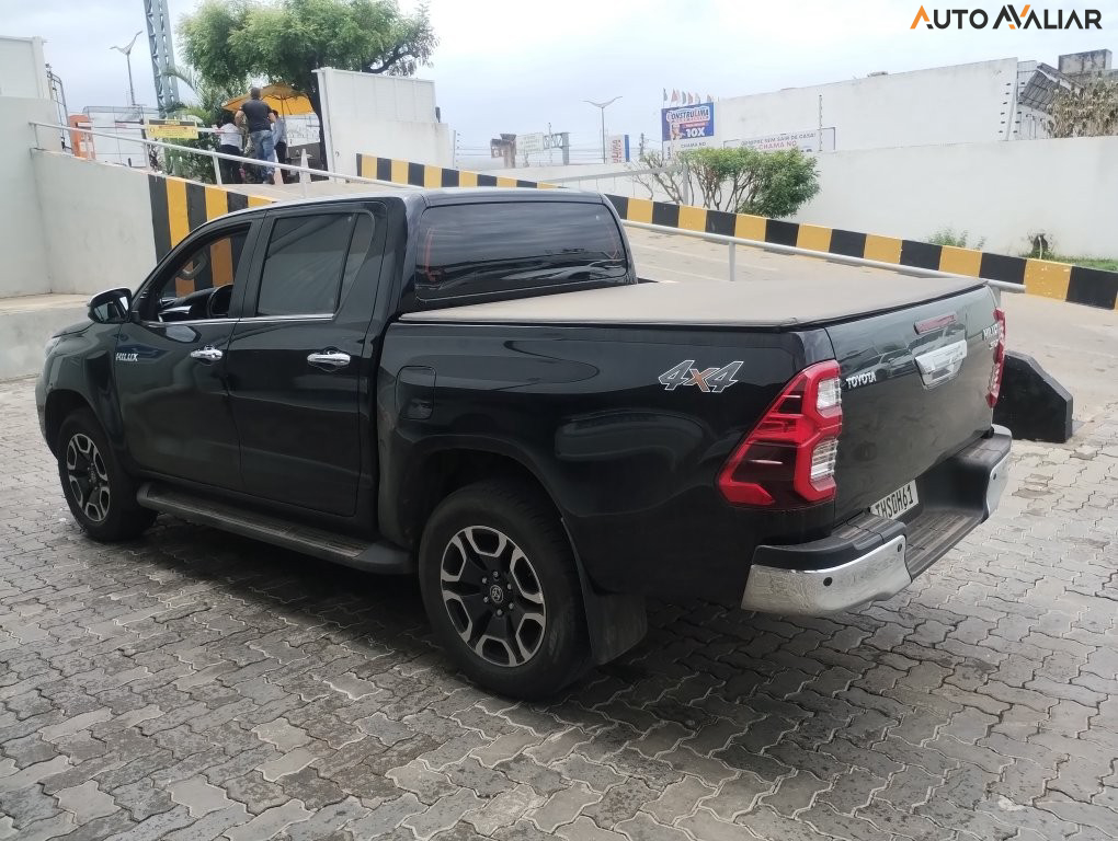 TOYOTA HILUX 2.8 D-4D TURBO DIESEL CD SRX 4X4 AUTOM&Aacute;TICO