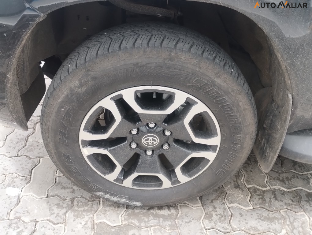 TOYOTA HILUX 2.8 D-4D TURBO DIESEL CD SRX 4X4 AUTOM&Aacute;TICO