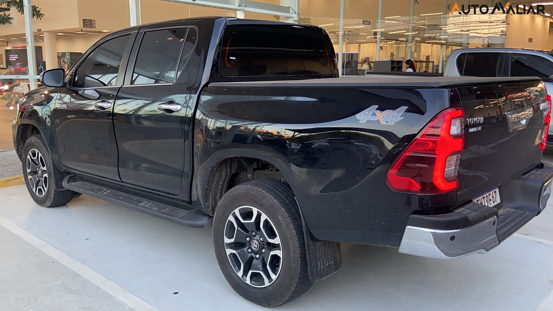 TOYOTA HILUX 2.8 D-4D TURBO DIESEL CD SRX 4X4 AUTOM&Aacute;TICO