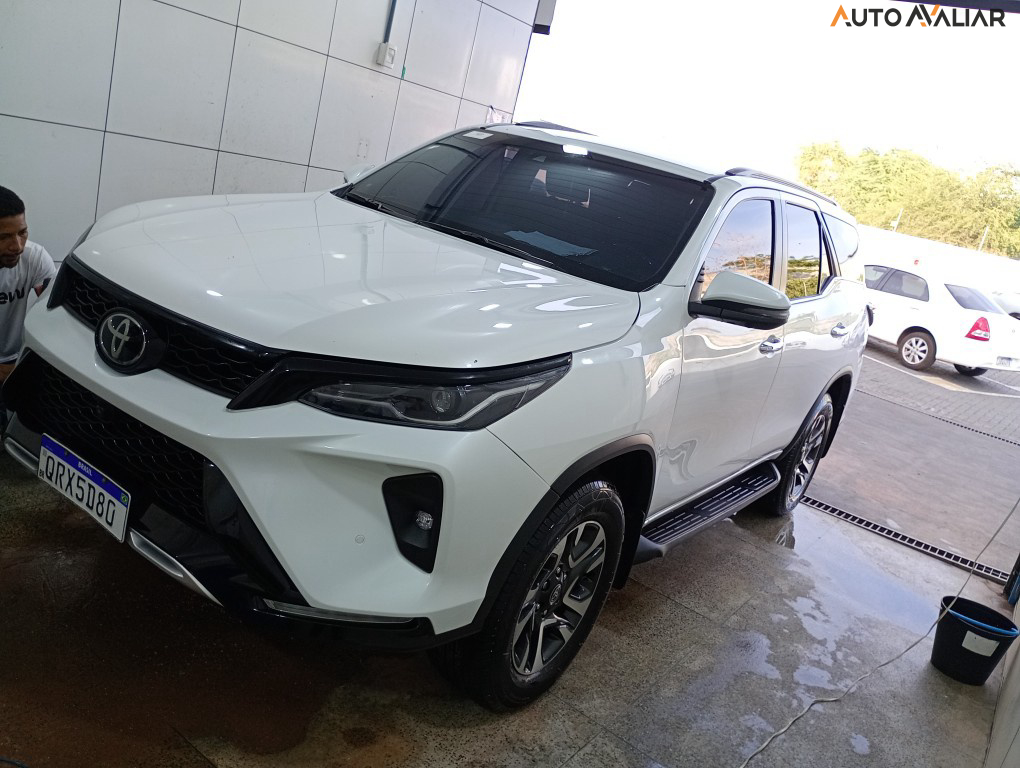 TOYOTA HILUX SW4 2.8 D-4D TURBO DIESEL SRX PLATINUM 7L 4X4 AUTOM&Aacute;TICO