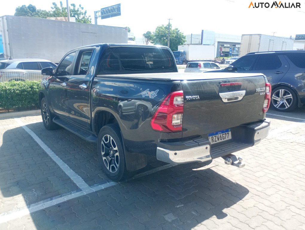 TOYOTA HILUX 2.8 D-4D TURBO DIESEL CD SRX 4X4 AUTOM&Aacute;TICO