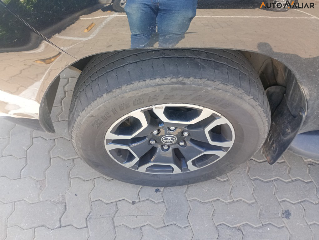 TOYOTA HILUX 2.8 D-4D TURBO DIESEL CD SRX 4X4 AUTOM&Aacute;TICO