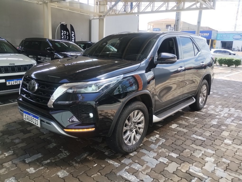 TOYOTA HILUX SW4 2.8 D-4D TURBO DIESEL SRX 7L 4X4 AUTOM&Aacute;TICO