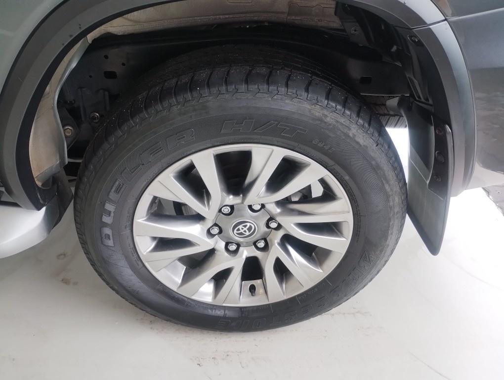 TOYOTA HILUX SW4 2.8 D-4D TURBO DIESEL SRX 7L 4X4 AUTOM&Aacute;TICO