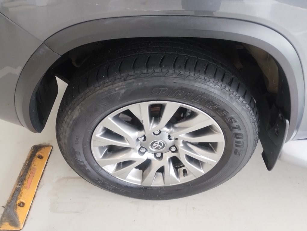 TOYOTA HILUX SW4 2.8 D-4D TURBO DIESEL SRX 7L 4X4 AUTOM&Aacute;TICO